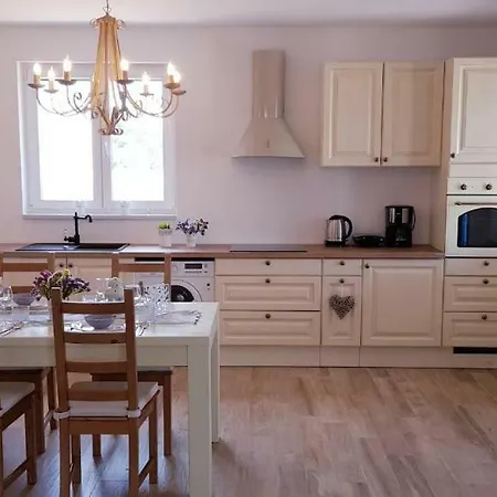 Sakarun - Ena بيت للعطل *