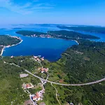 Sakarun - Ena