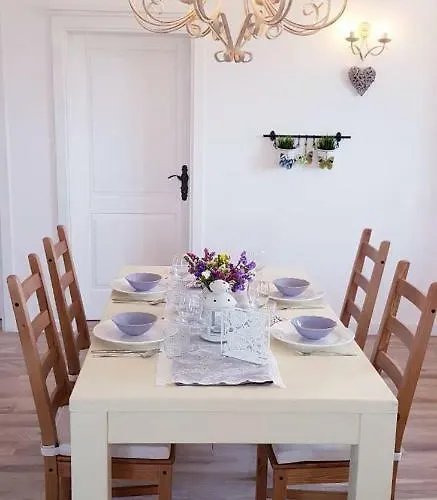 Sakarun - Ena Ferienhaus Veli Rat