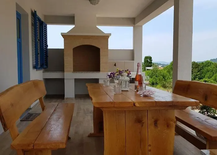 Sakarun - Ena Veli Rat