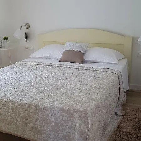 Sakarun - Ena 韦利拉特