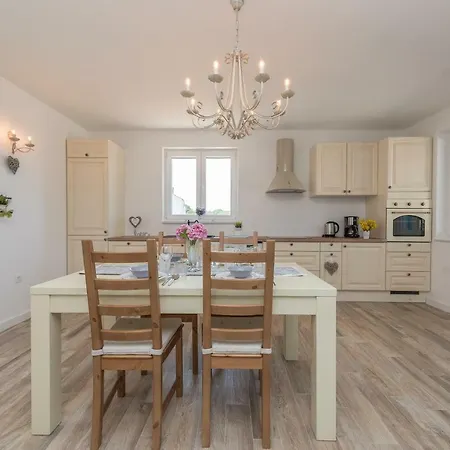 Sakarun - Ena * 韦利拉特