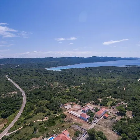 Sakarun - Ena Feriehus Veli Rat